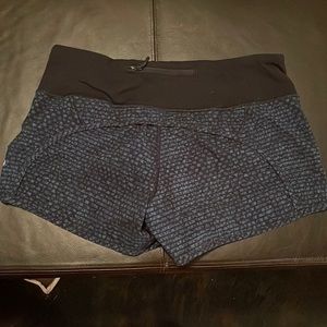 Lululemon Speed Up Mid Rise lined Short 4”